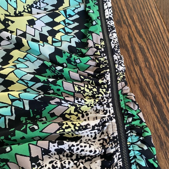 BCBG MaxAzria green black snake bodycon dress with zipper XS - Picture 4 of 9